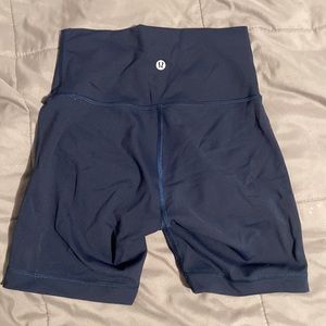 pair of lulu lemon wunder train biker short size 4 in true navy! 6” inse…